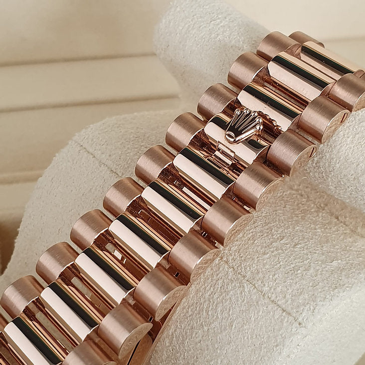 DayDate40RoseGold228235OliveDial4