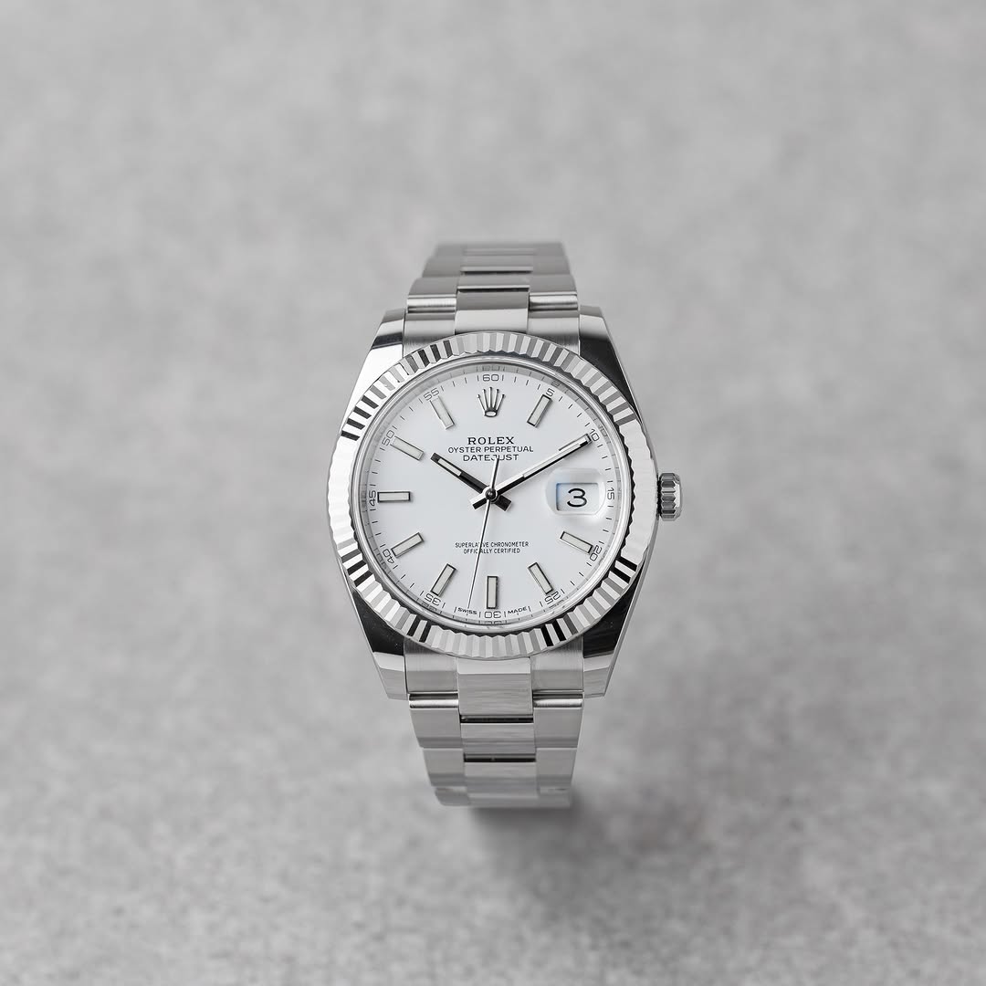 ROLEX DATEJUST 41mm fond blanc