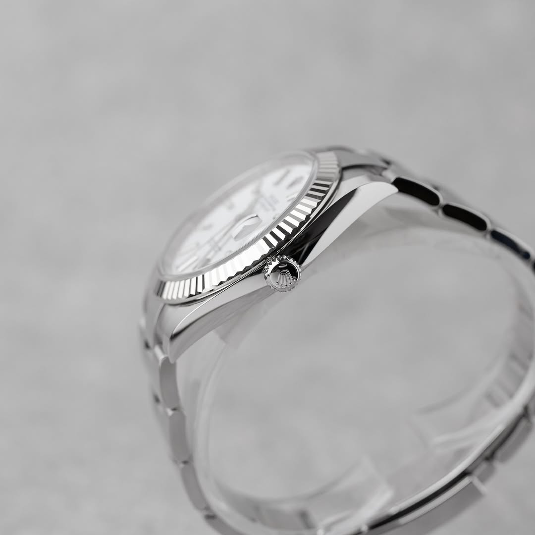 ROLEX DATEJUST 41mm fond blanc