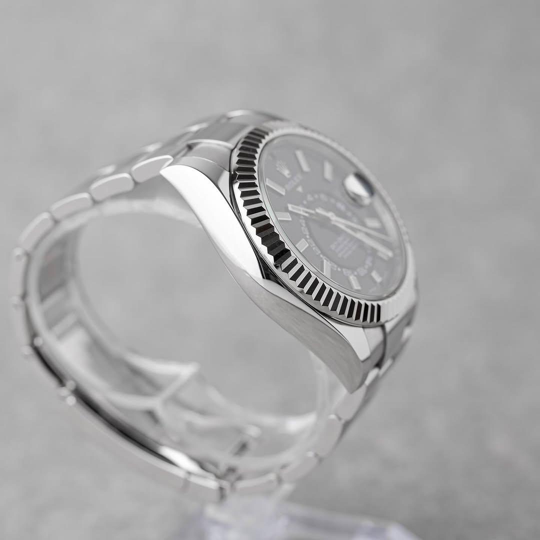 Rolex sky-deweler fond noir