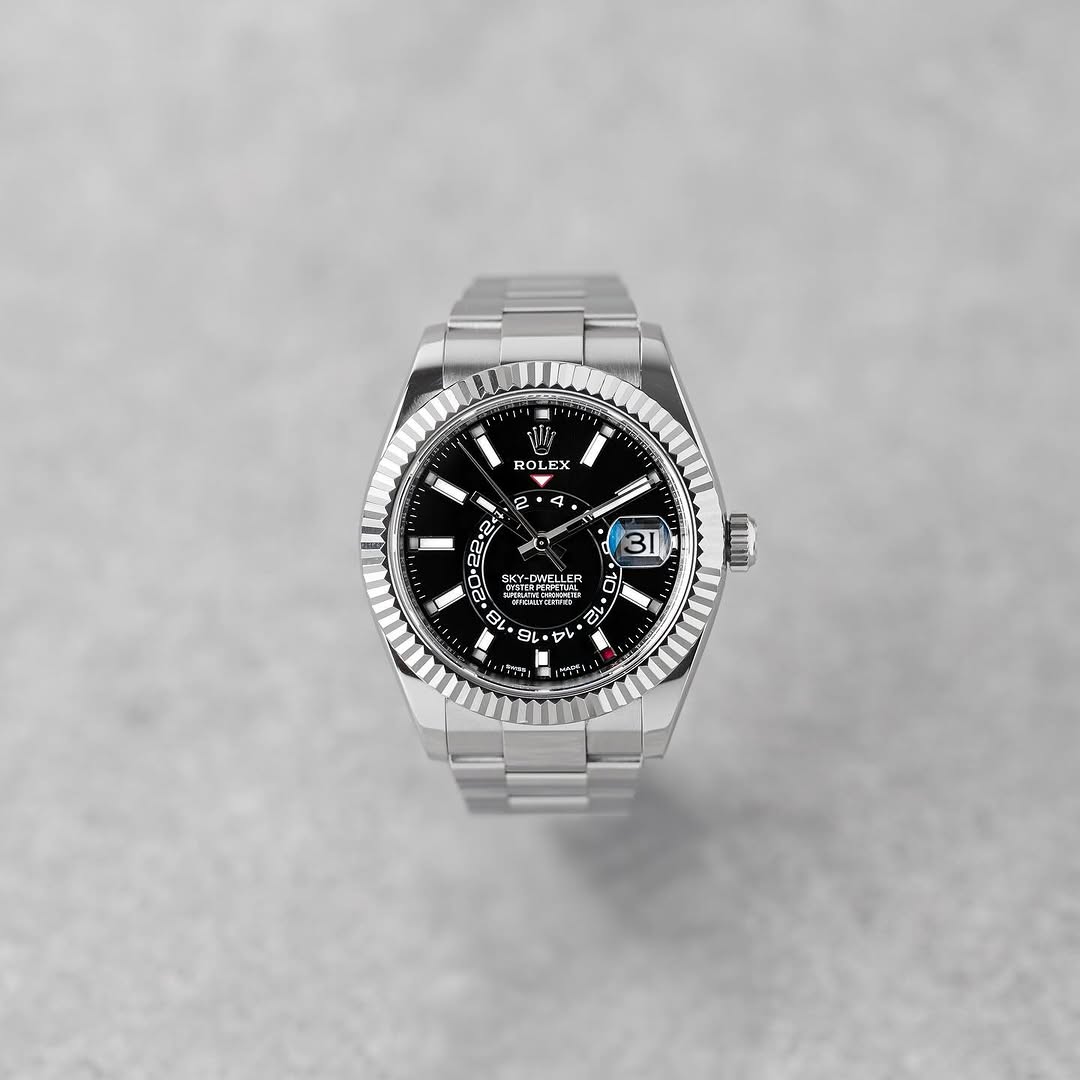 Rolex sky-deweler fond noir