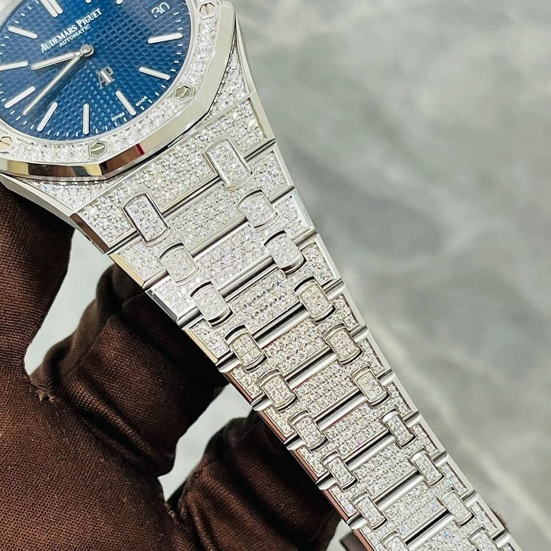 Audemars Piguet Royal Oak Jumbo // 16202BC.ZZ.1241BC.02 – A Dazzling Icon of Modern Majesty