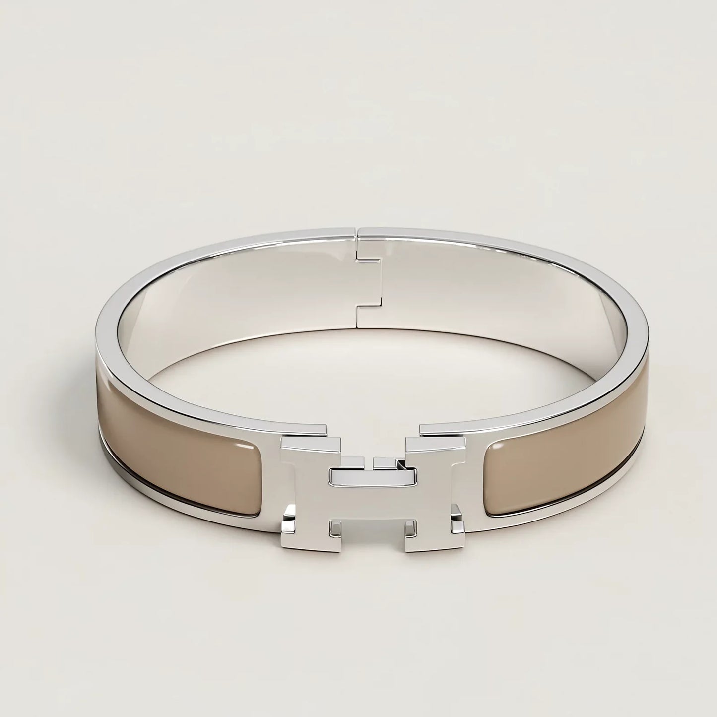 clic h bracelet 700001FP19 worn 1 0 0 800 800 g jpg