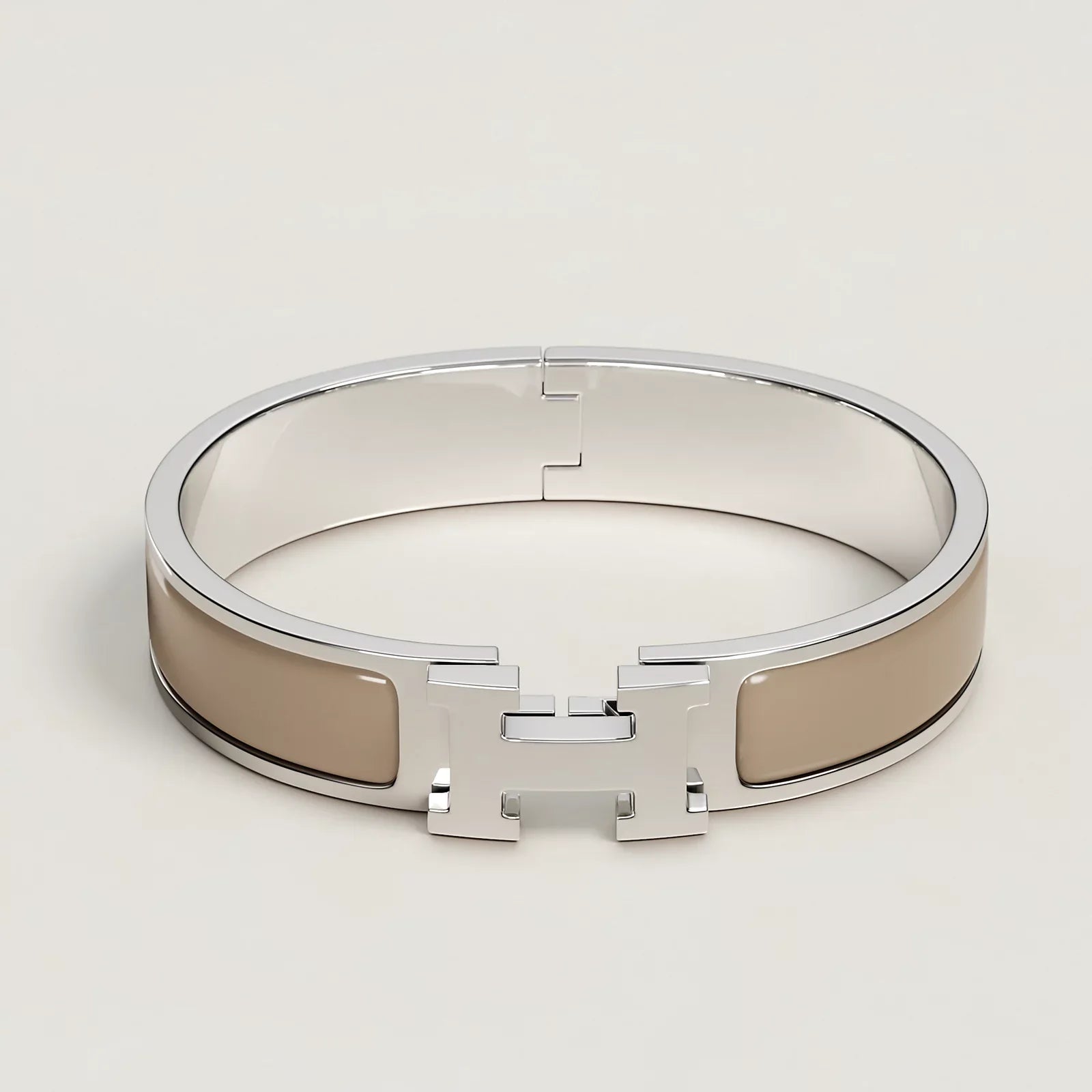clic h bracelet 700001FP19 worn 1 0 0 800 800 g jpg