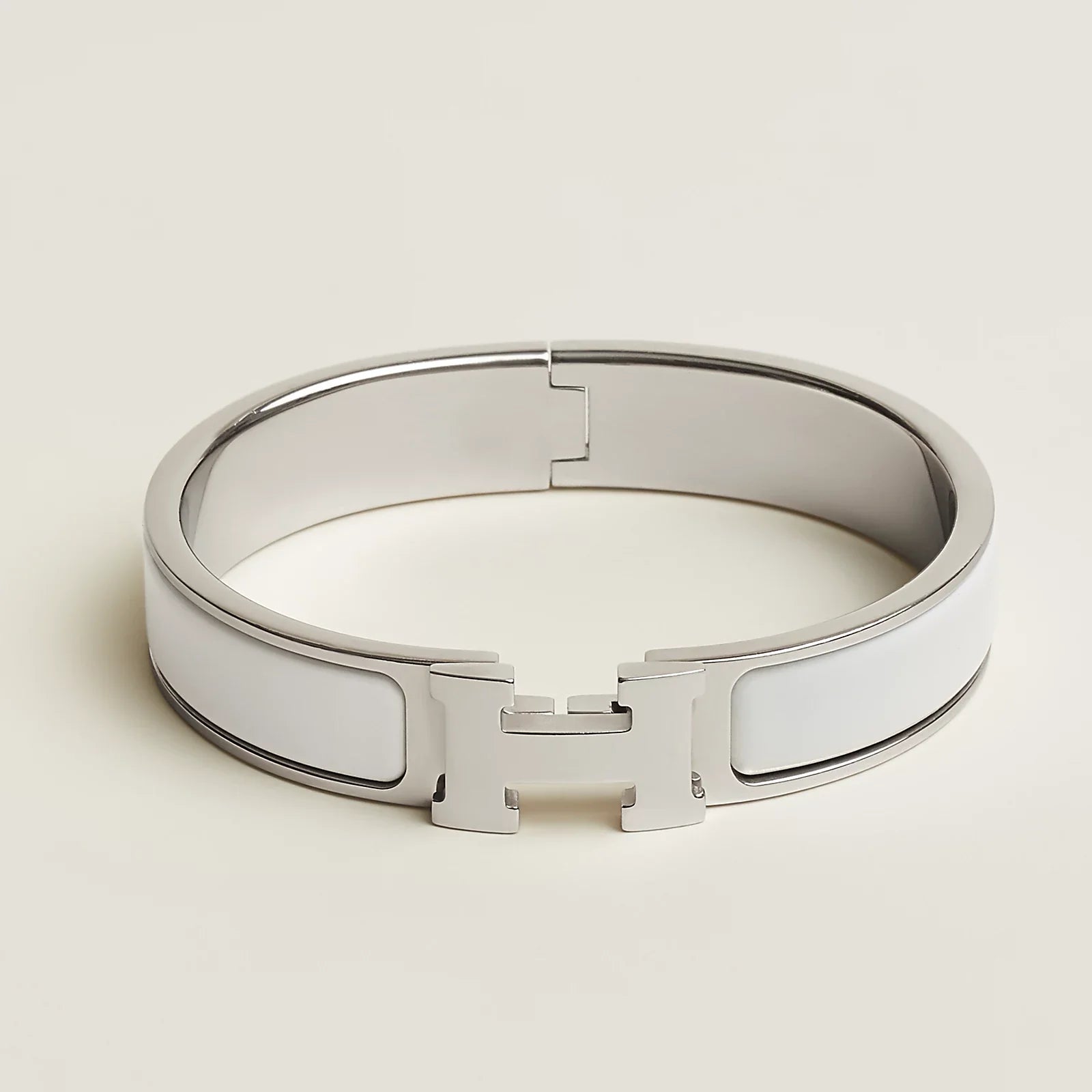 clic h bracelet 700001FP31 worn 1 0 0 800 800 g jpg