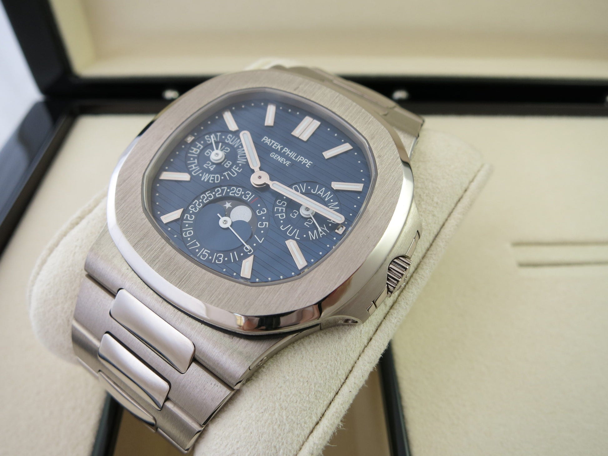 PatekPhilippe5740GNautilusQuantiemePerpetuelComplet3