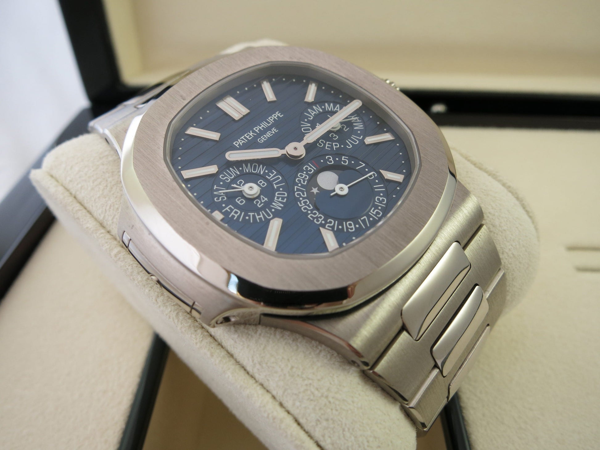 PatekPhilippe5740GNautilusQuantiemePerpetuelComplet4