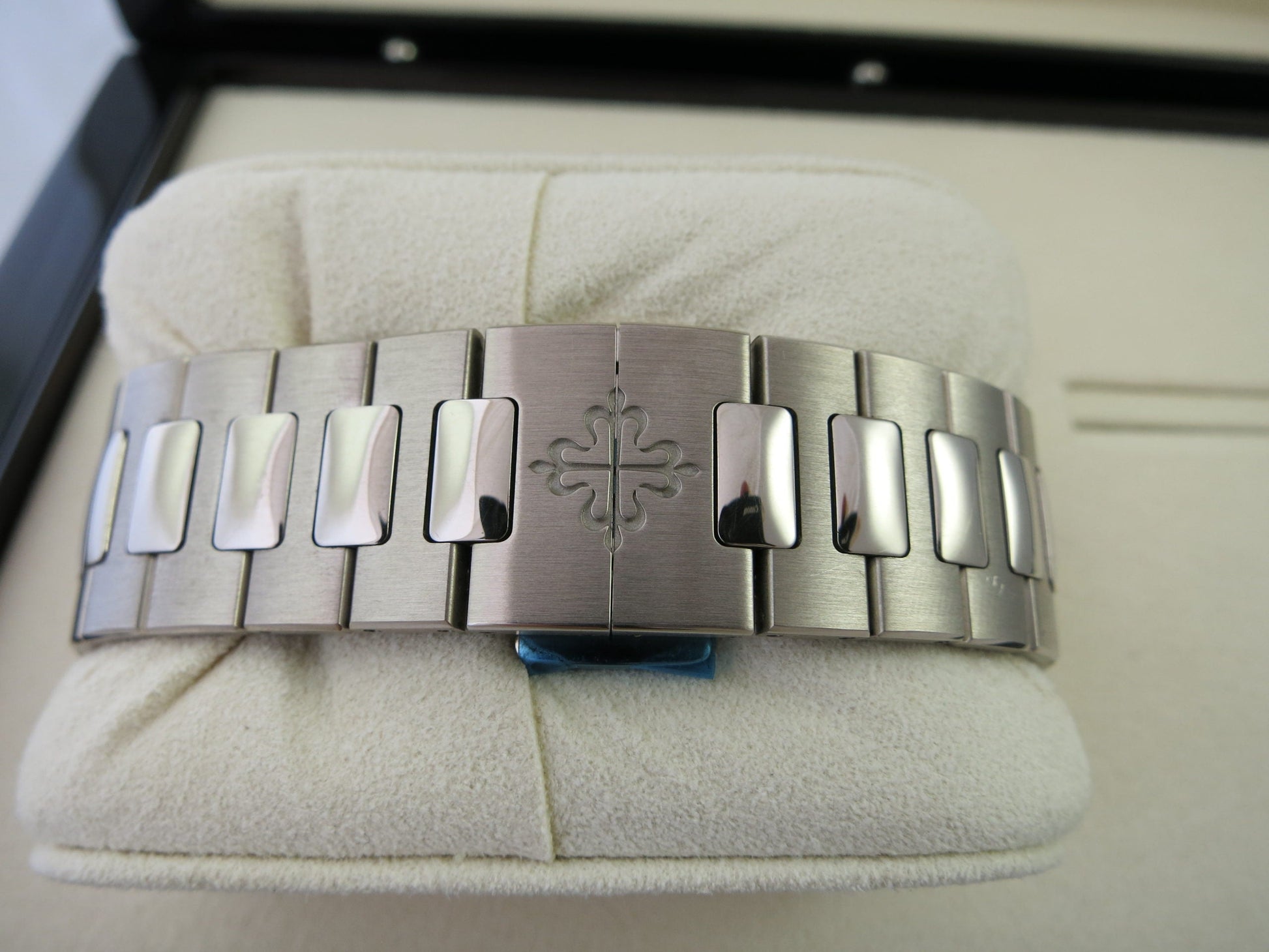 PatekPhilippe5740GNautilusQuantiemePerpetuelComplet7