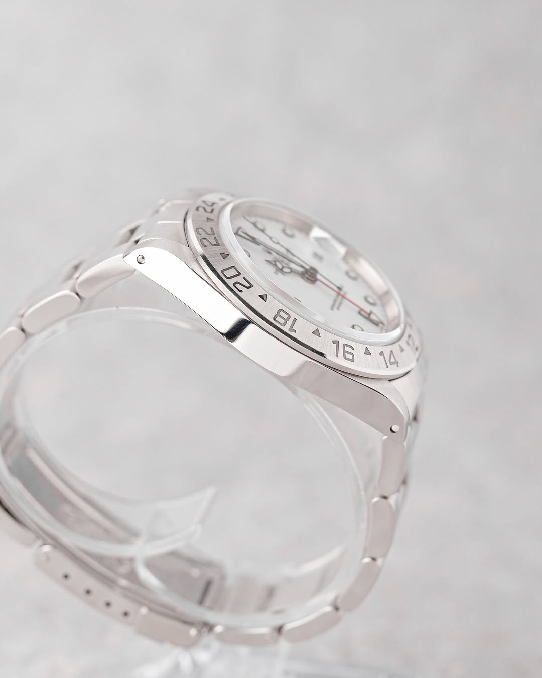 Rolex Explorer II fond blanc