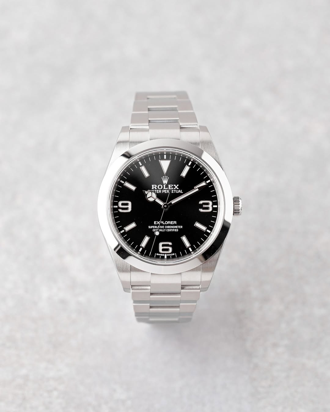 Rolex explorer 39mm fond noir