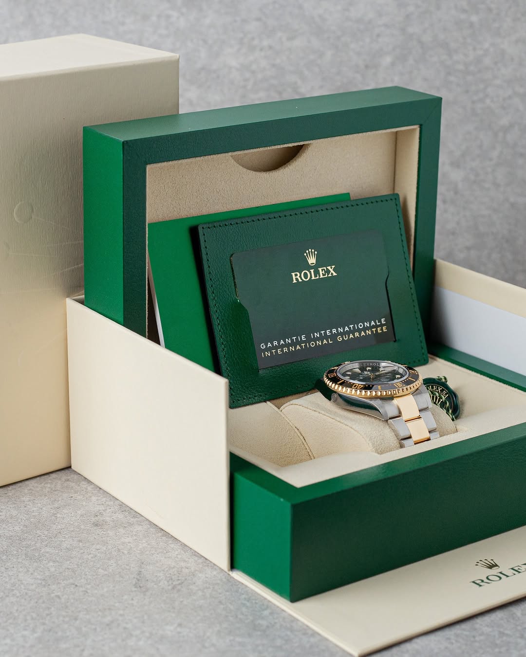 Rolex Sea-Deweller fond noir