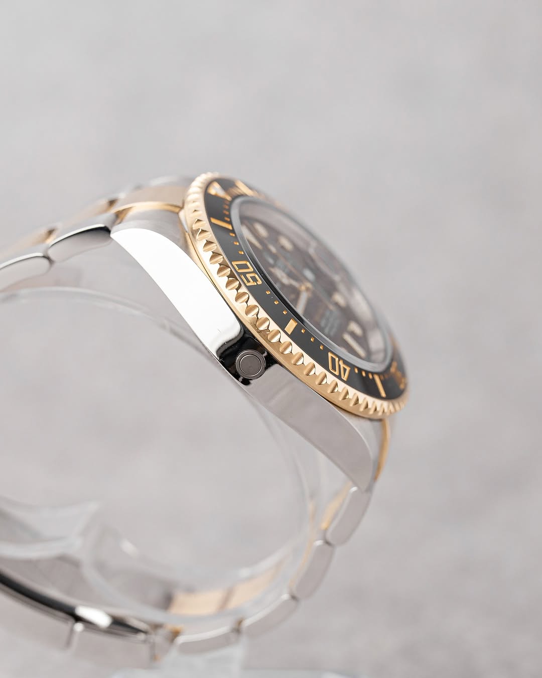 Rolex Sea-Deweller fond noir