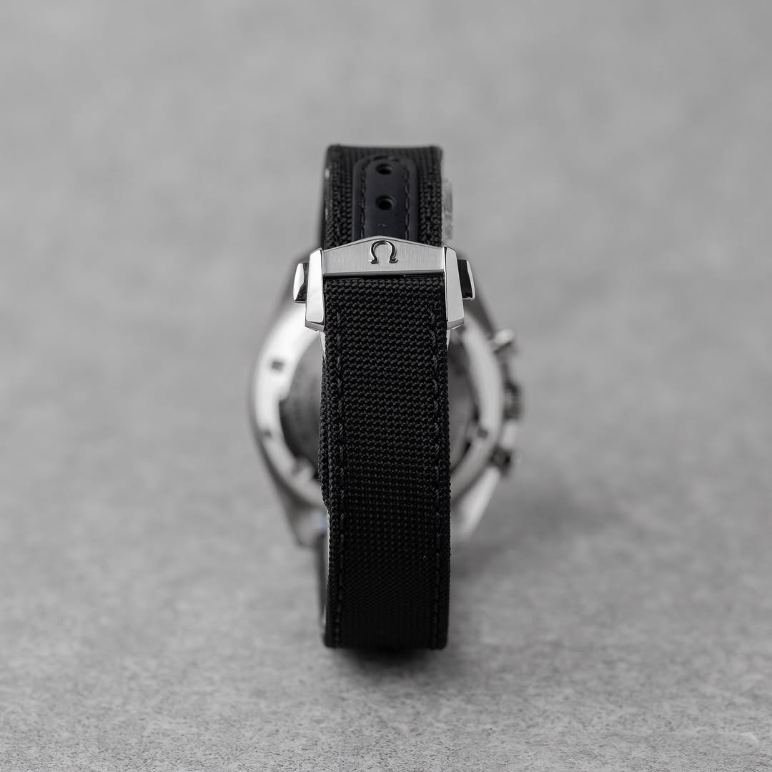 OMEGA SPEEDMASTER MOONWATCH
