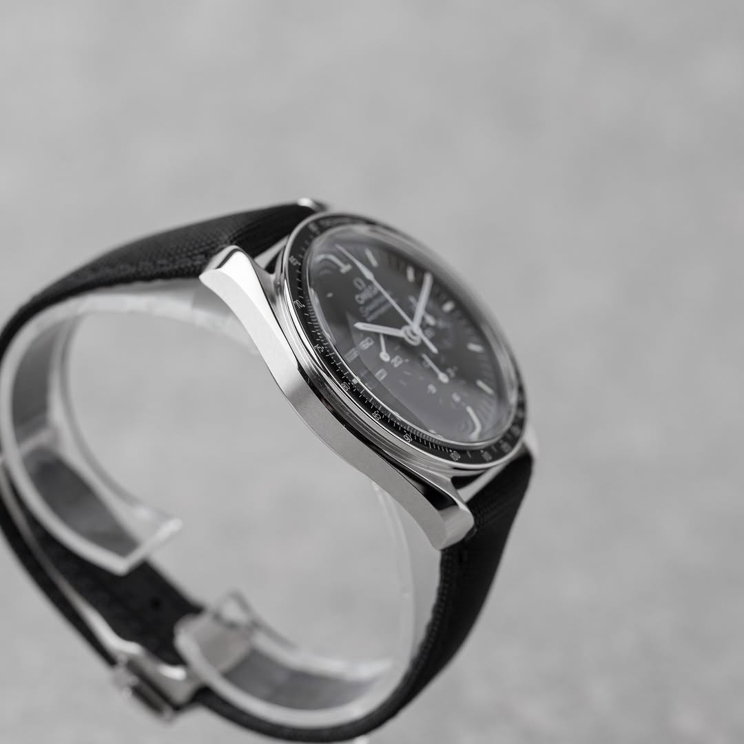 OMEGA SPEEDMASTER MOONWATCH