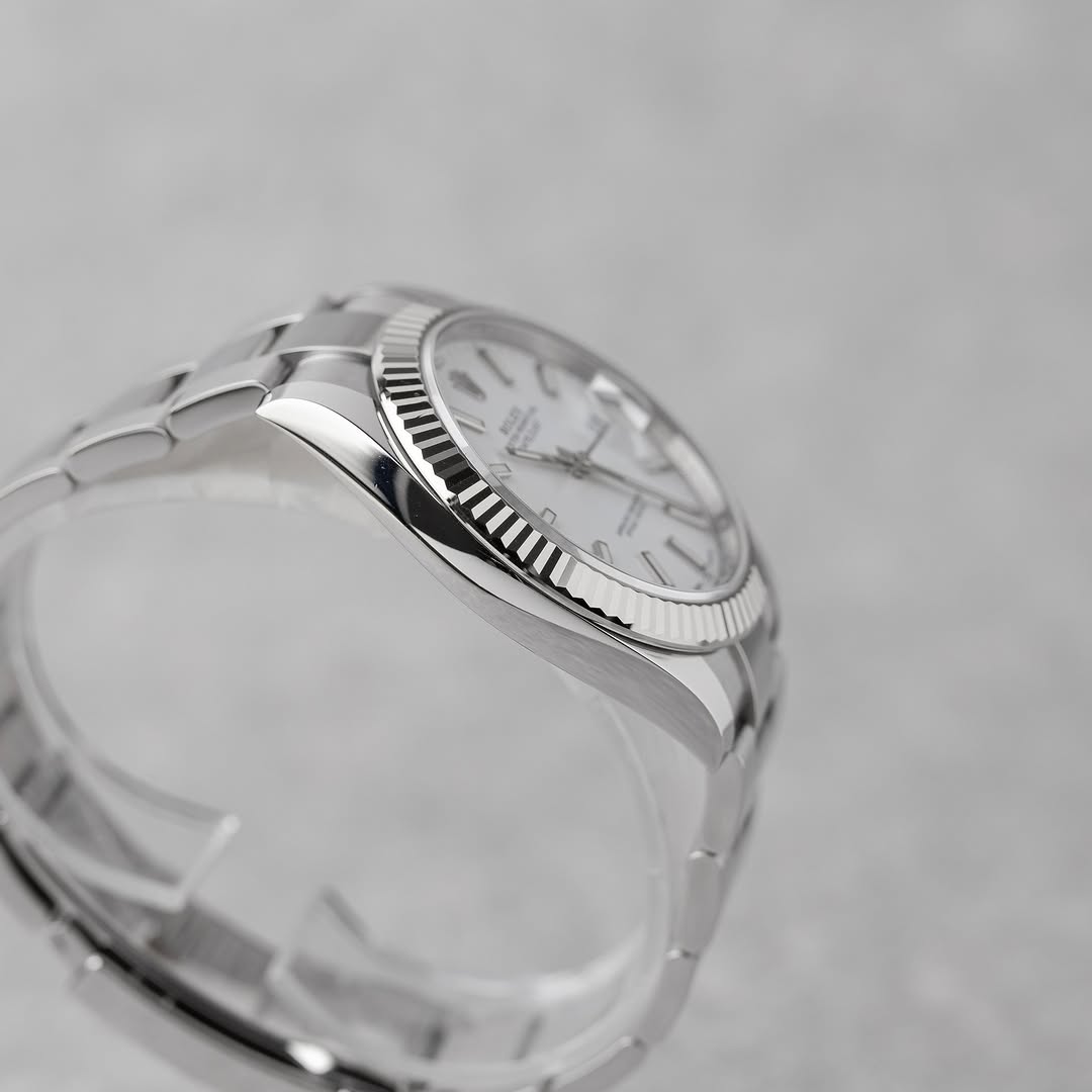 ROLEX DATEJUST 41mm fond blanc