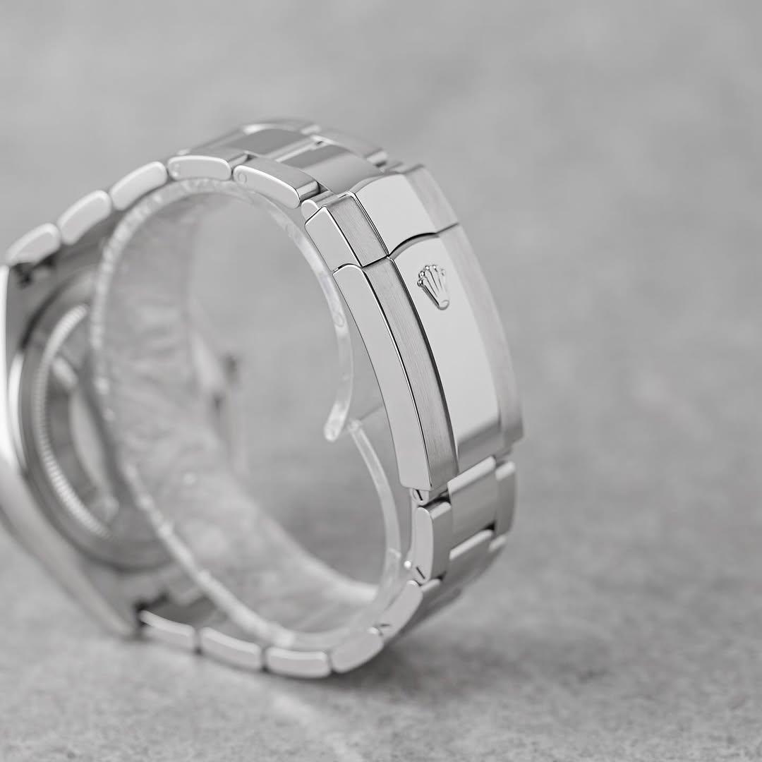 Rolex sky-deweler fond noir