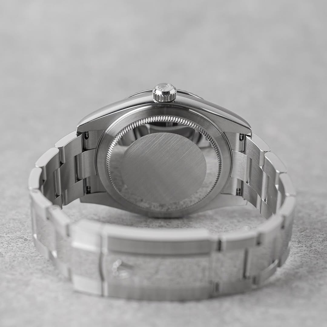 Rolex sky-deweler fond noir