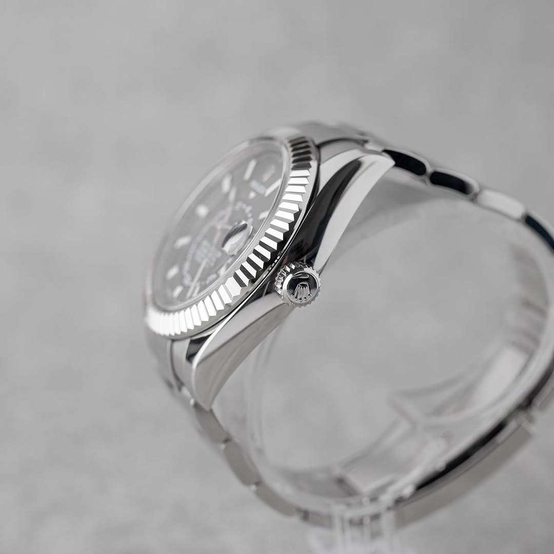 Rolex sky-deweler fond noir