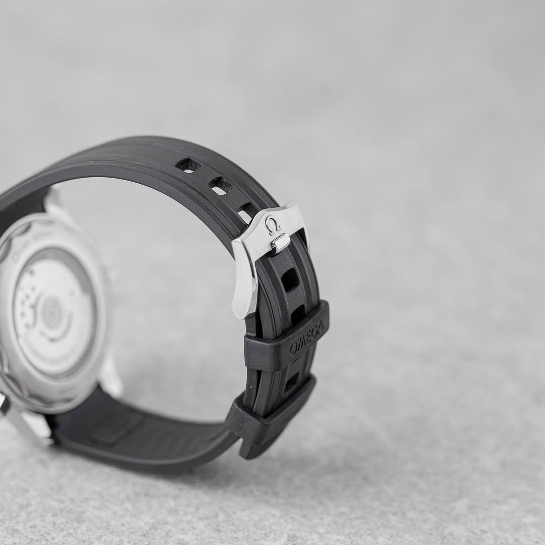 OMEGA SEAMASTER DIVER 300M BLACK DIAL