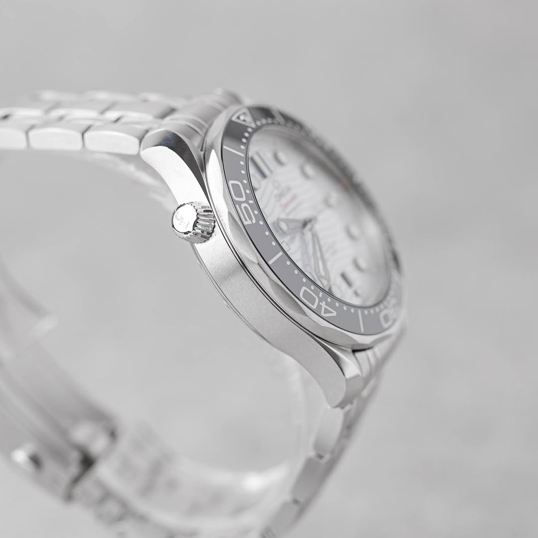 OMEGA SEAMASTER DIVER 300M WHITE DIAL