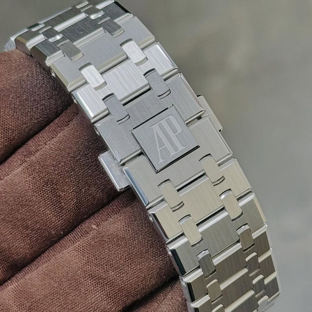 Audemars Piguet Royal Oak Flying Tourbillon // 26730BC – A Vision of Brilliance