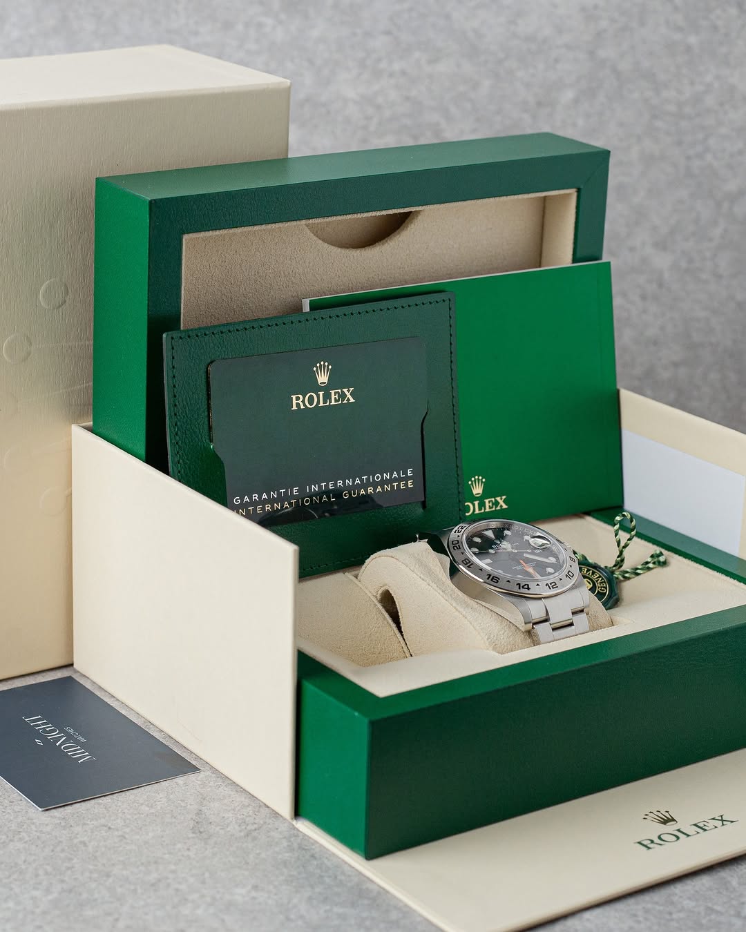 Rolex explorer II fond vert