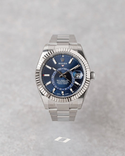 Rolex sky-deweler fond bleu