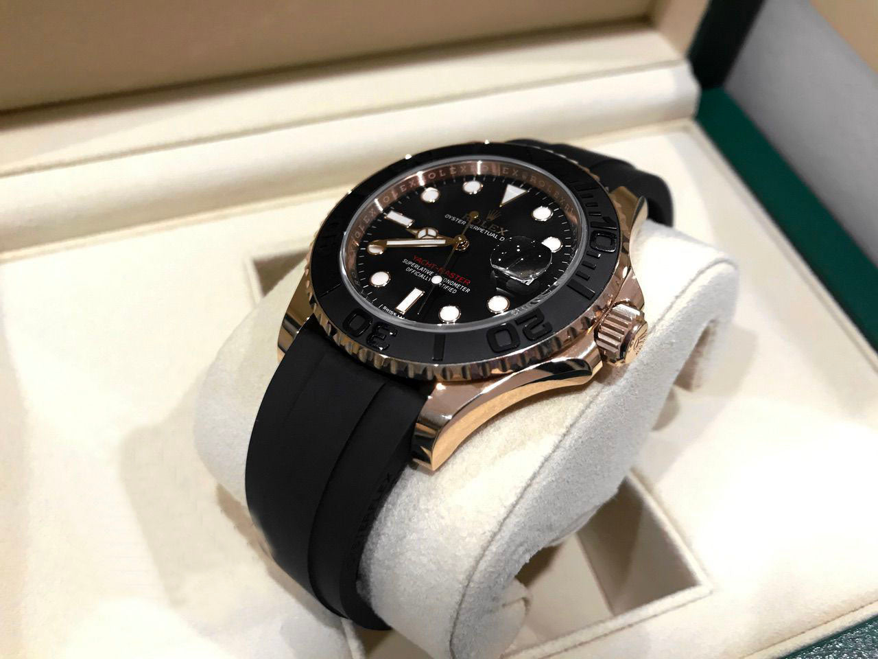 yachtcaoutchoucmessi3